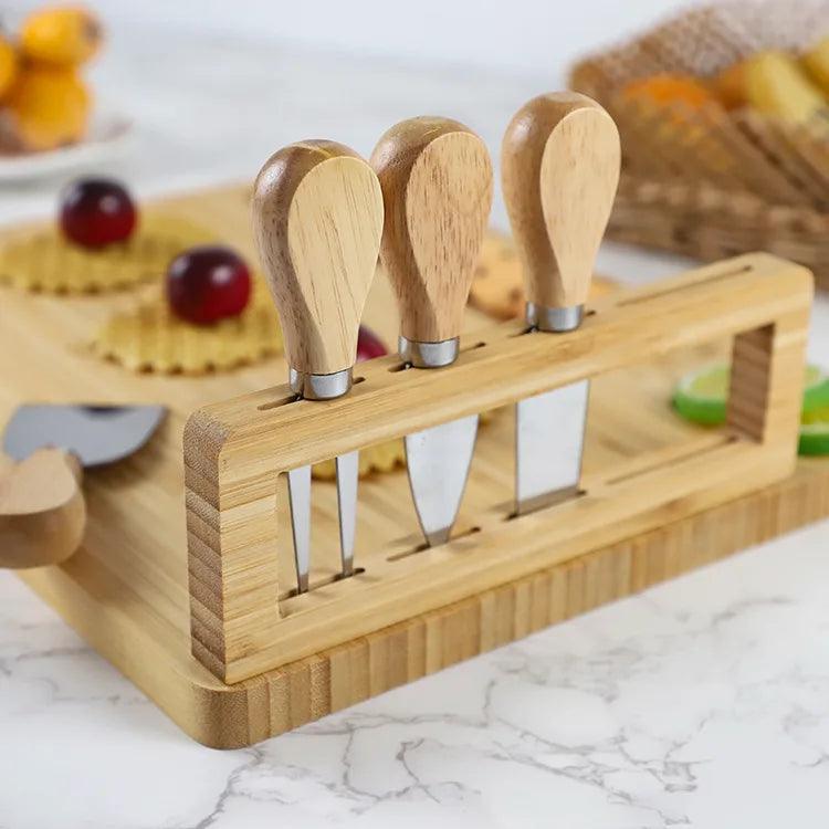 Tábua para Queijos e Frios em Madeira com 4 Espátulas – Decora Lar